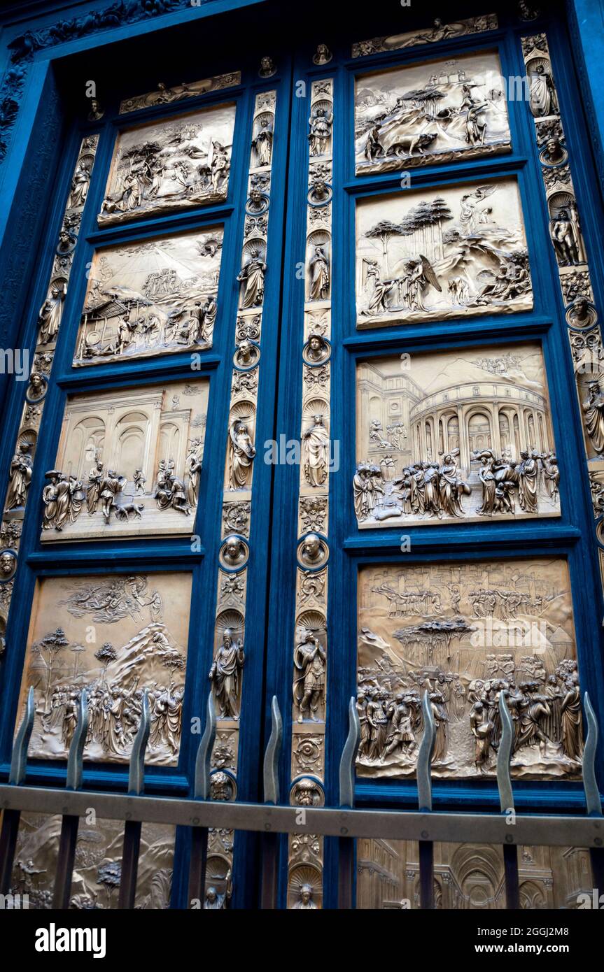 Portes en bronze bas relief des scènes de l'ancien Testament du Baptistère de Florence à Florence, Italie. Banque D'Images