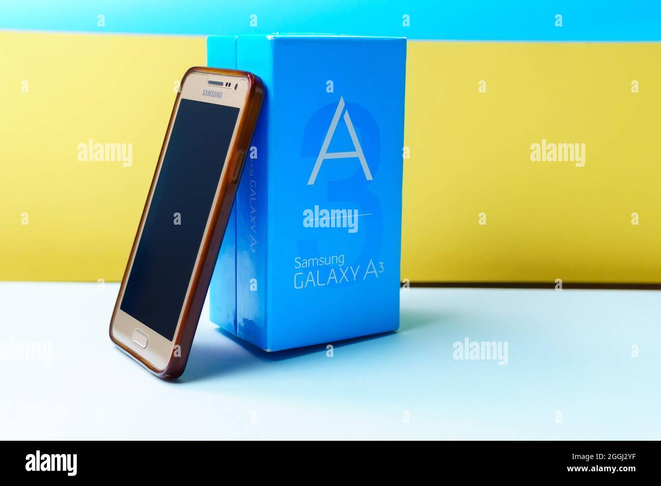 Tyumen, Russie-24 août 2021: Smartphone mobile Samsung Galaxy A3. Mise au  point sélective Photo Stock - Alamy