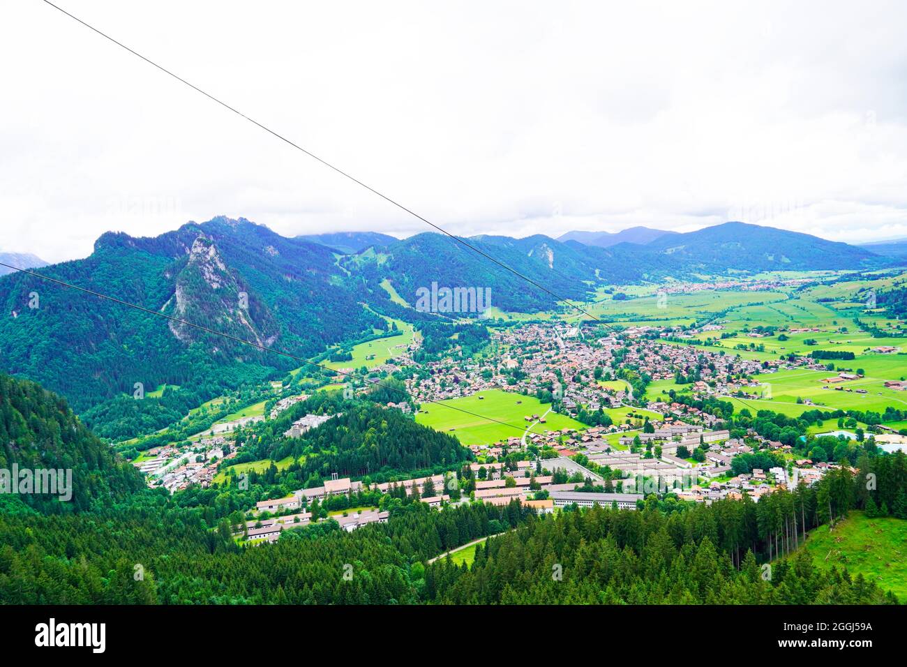 Montagne Laber dans les Alpes en Autriche. Paysage panoramique depuis le sommet de la montagne par une journée nuageux. Banque D'Images