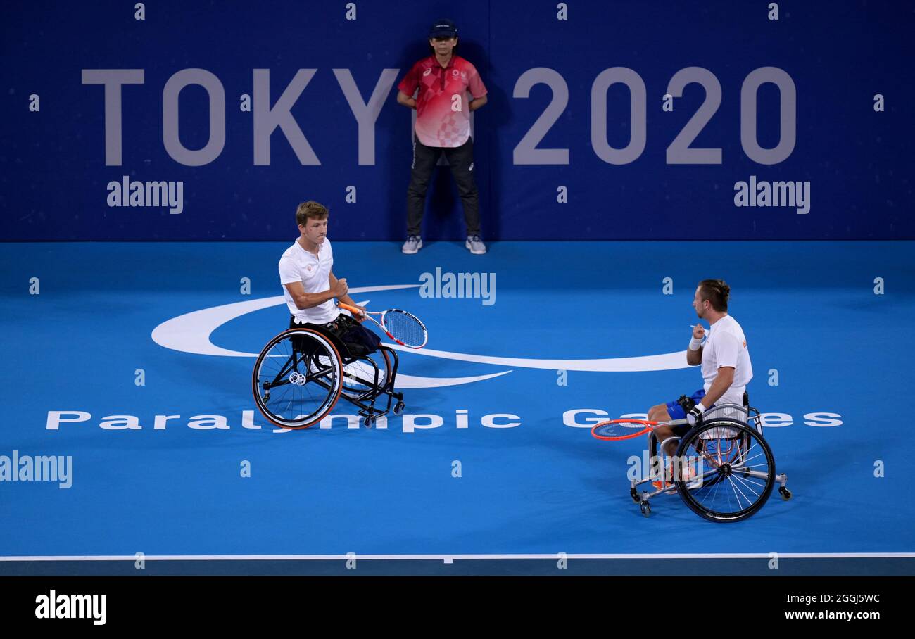 Sam Schroder (à droite) et Niels Vink, des pays-Bas, affrontent Dylan Alcott et Heath Davidson en Australie dans le cadre du concours de la médaille d'or du Quad de tennis en fauteuil roulant au parc de tennis Ariake au cours du huitième jour des Jeux paralympiques de Tokyo en 2020 au Japon. Date de la photo: Mercredi 1er septembre 2021. Banque D'Images