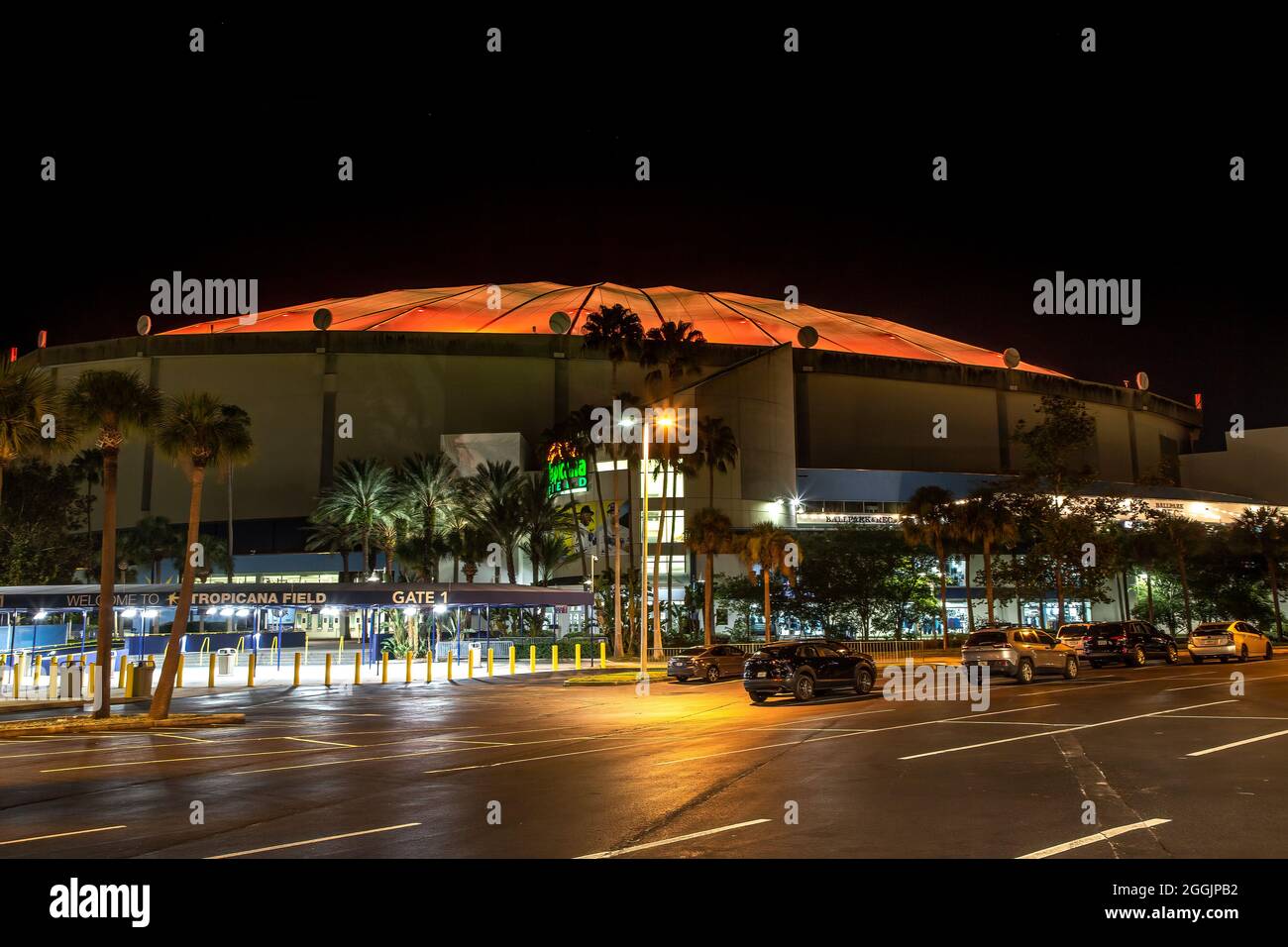 Saint-Pétersbourg, Floride. États-Unis ; Vue nocturne d'un terrain de Tropicana illuminé après une victoire de Tampa Bay raies lors d'un match de base-ball de ligue majeure a Banque D'Images