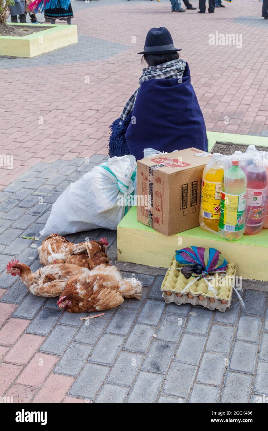 ZUMBAHUA, ÉQUATEUR - 4 JUILLET 2015 : vue d'un marché traditionnel du samedi dans un village isolé de Zumbahua Banque D'Images