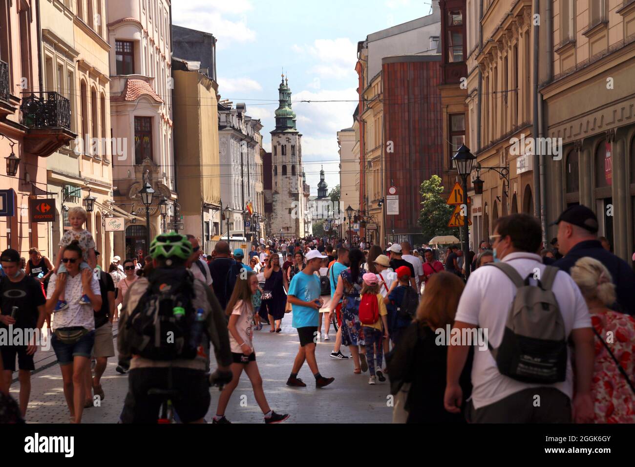 Cracovie. Cracovie. Pologne. La foule de touristes sur la rue Grodzka. Appelé Kings Road Grodzka mène de la place du marché principal à Wawel Banque D'Images