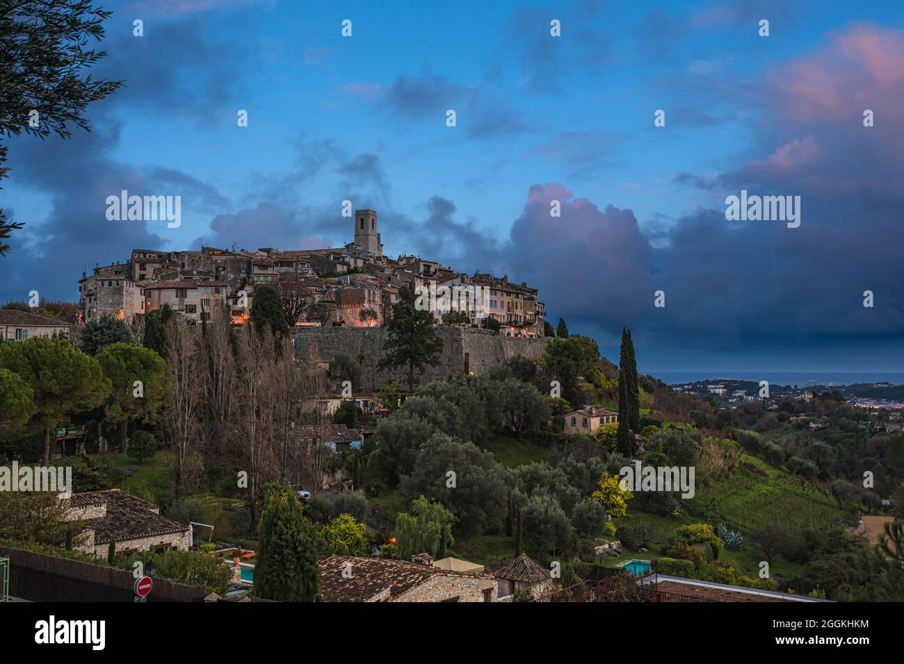 Belle architecture médiévale de la ville de Saint Paul de Vence sur la Côte d'Azur, France Banque D'Images