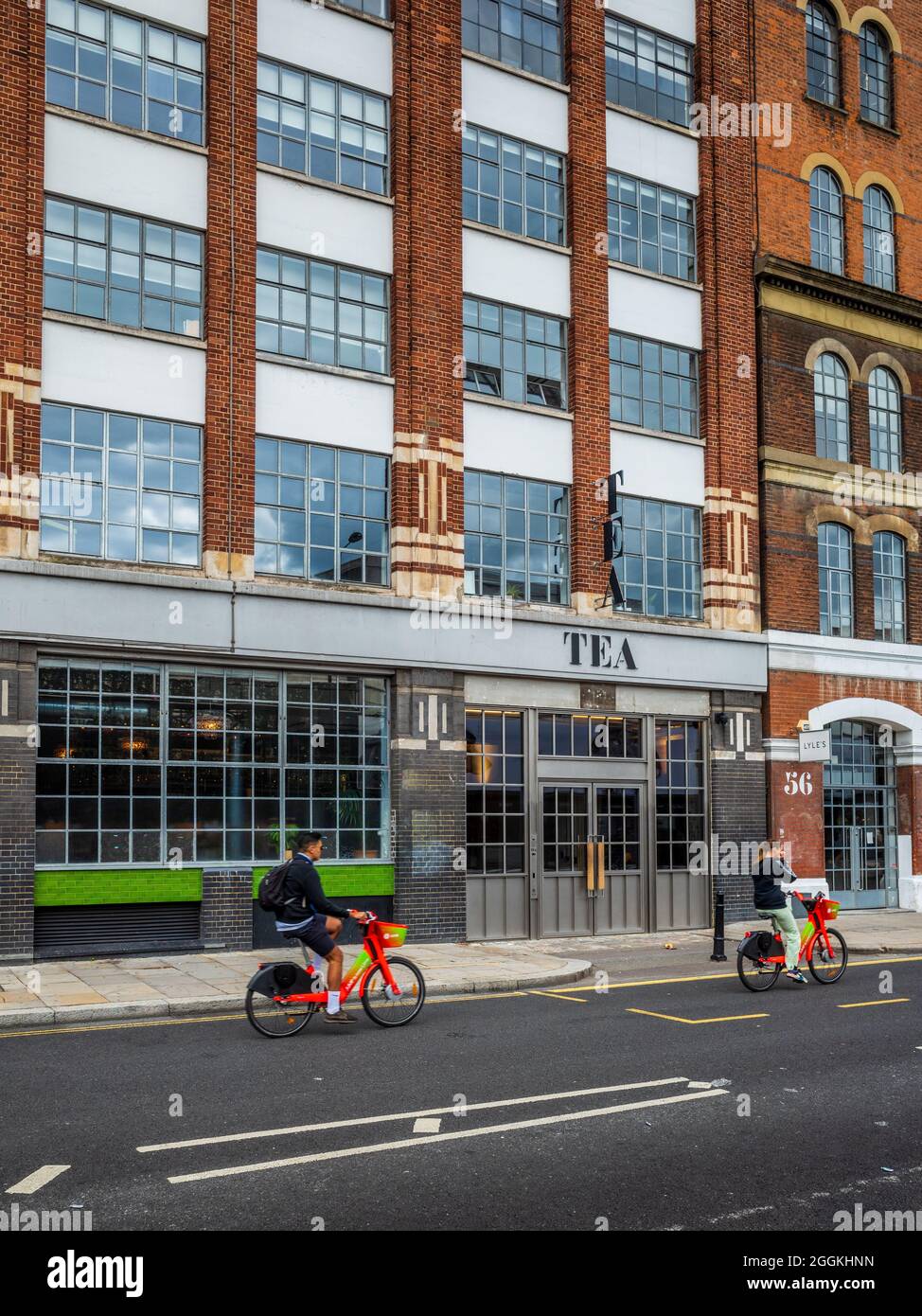 Le Tea Building Shoreditch London, situé au 56 Shoreditch High St., a ouvert ses portes en 1933 en tant qu'usine de Liptons Tea, aujourd'hui une plaque tournante pour les industries de la technologie et de la création. Banque D'Images