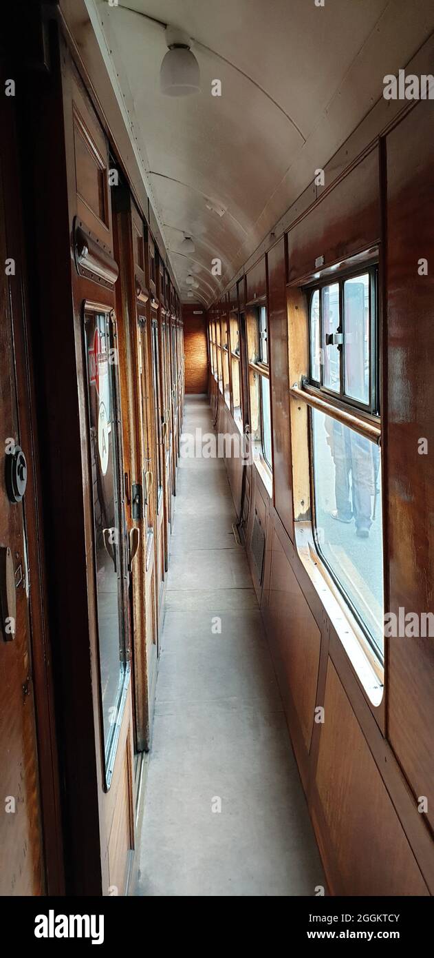 Train à vapeur roulant, autocar Pullman, Kidderminster, Worcestershire. 29-08-2021. rénové, autocar de train à vapeur avec compartiments, Banque D'Images