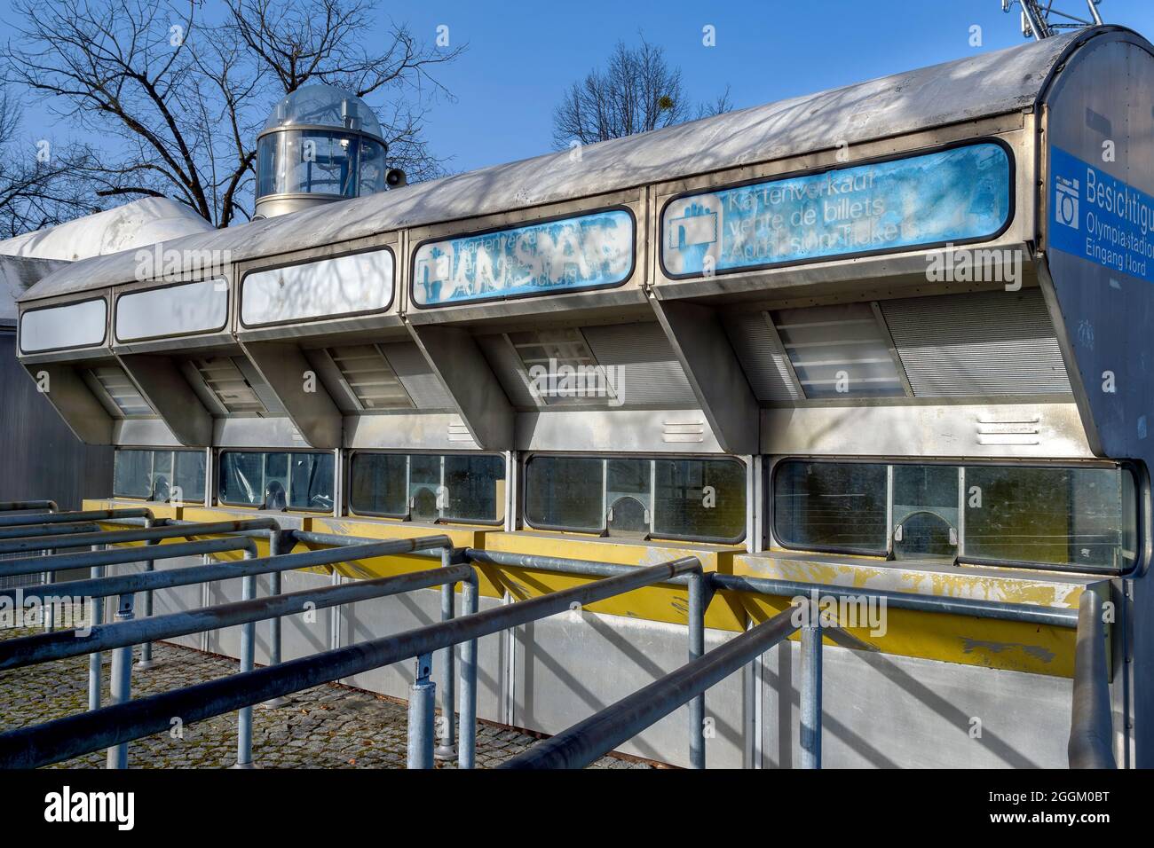Ancien comptoir de billets négligé, Stade olympique de Munich, Bavière, Allemagne, Europe Banque D'Images