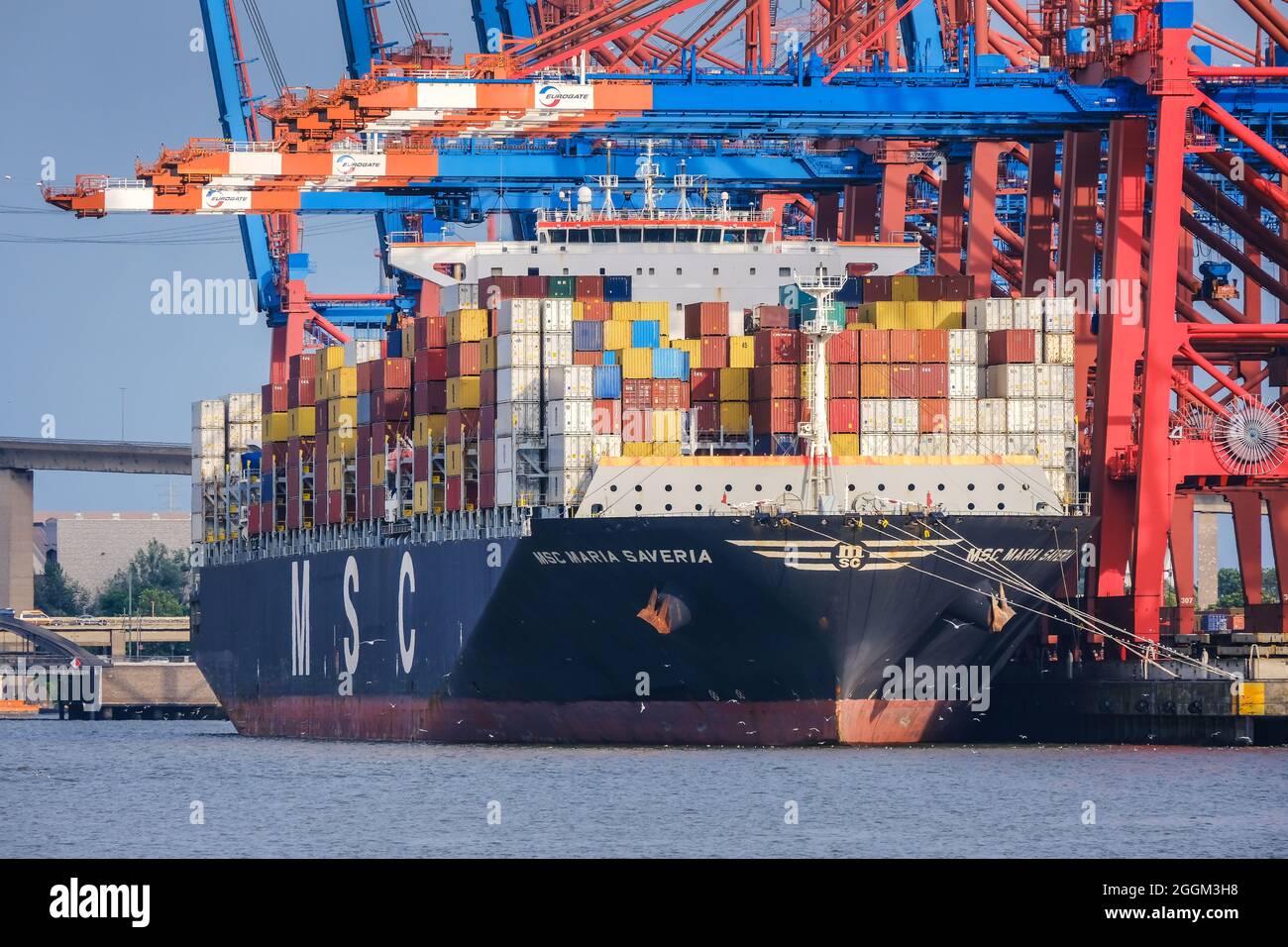 Hambourg, Allemagne - navire à conteneurs dans le port de Hambourg, le navire à conteneurs MSC Maria Saveria de la compagnie maritime MSC se trouve au terminal à conteneurs Eurogate. Le navire à conteneurs de 366 mètres de long Maria Savoia peut transporter jusqu'à 12,400 conteneurs maritimes. Le port de Hambourg est le point final de la route maritime de la soie vers la Chine. Banque D'Images