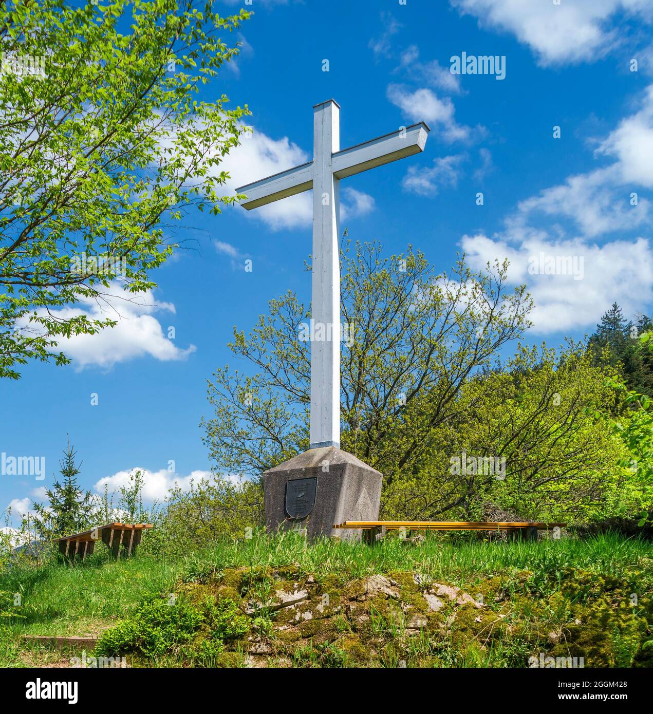 Allemagne, Bade-Wurtemberg, Schiltach, Croix-Blanche, mémorial sur le Schlossberg pour ceux qui sont tombés dans les guerres mondiales. Banque D'Images