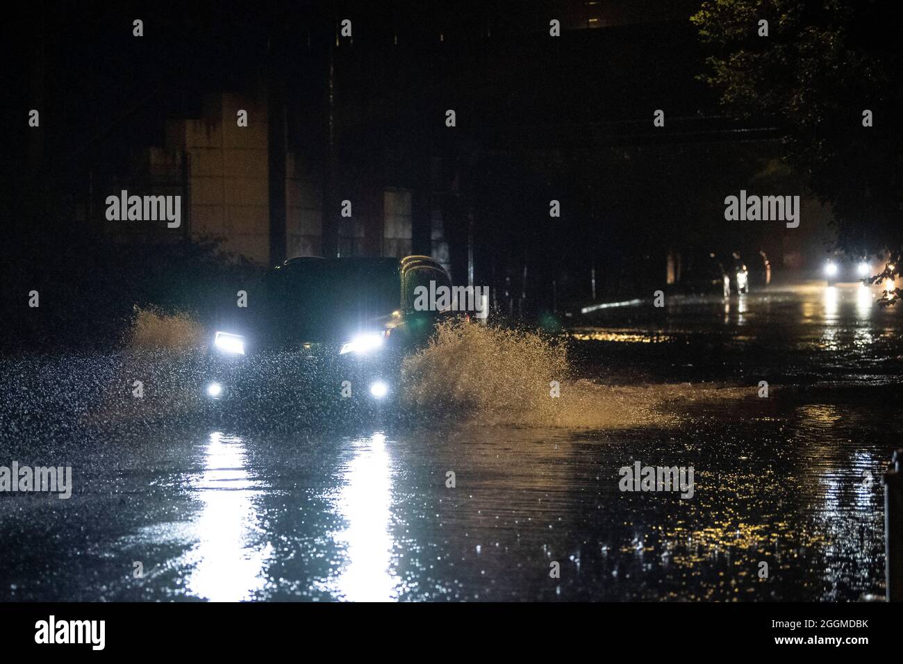 Staten Island, New York, États-Unis. 1er septembre 2021. Une tempête tropicale massive frappe la région de New York, créant des inondations et des voitures sur l'île Staten, New York. Crédit obligatoire : Kostas Lymperopoulos/CSM/Alay Live News Banque D'Images