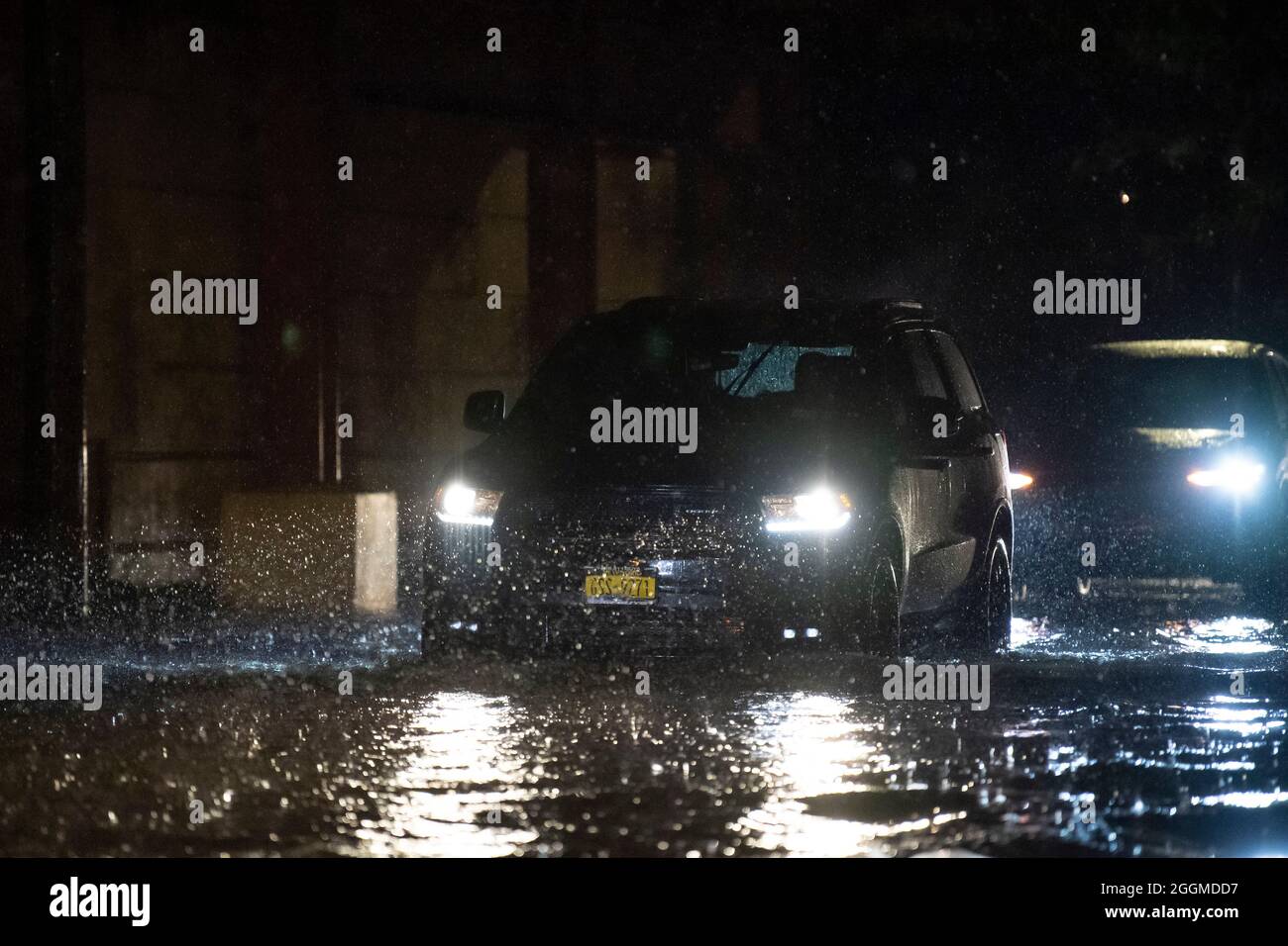 Staten Island, New York, États-Unis. 1er septembre 2021. Une tempête tropicale massive frappe la région de New York, créant des inondations et des voitures sur l'île Staten, New York. Crédit obligatoire : Kostas Lymperopoulos/CSM/Alay Live News Banque D'Images