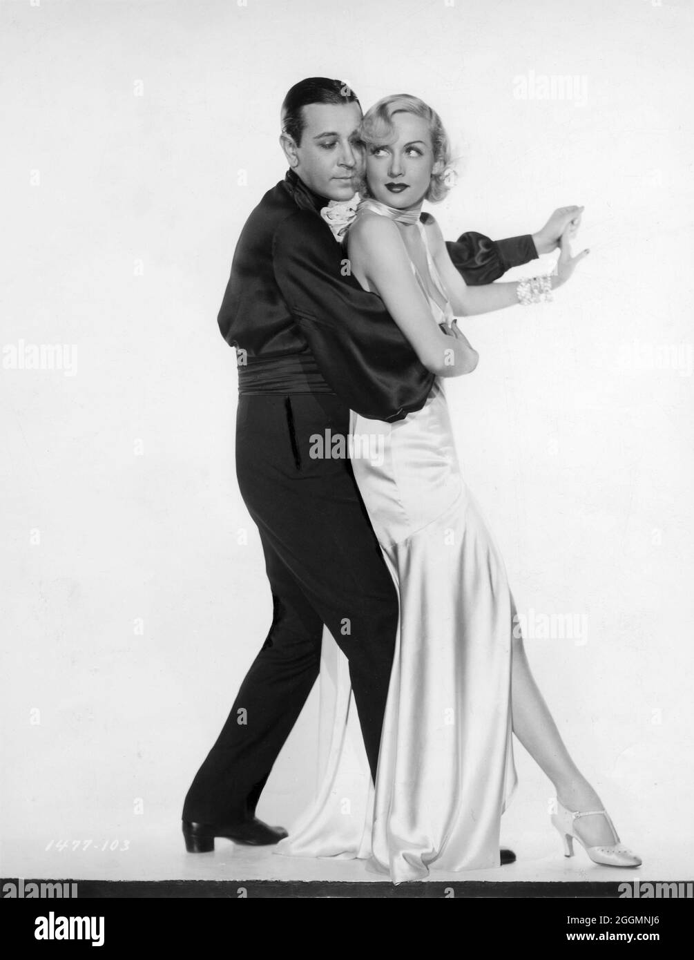 GEORGE RAFT et CAROLE LOMBARD plein portrait de publicité en BOLERO 1934 réalisateur WESLEY RUGGLES histoire Carey Wilson et Kubec Glasmon scénario Horace Jackson direction artistique Hans Dreier costume conception Travis Banton musique Maurice Ravel Paramount Images Banque D'Images