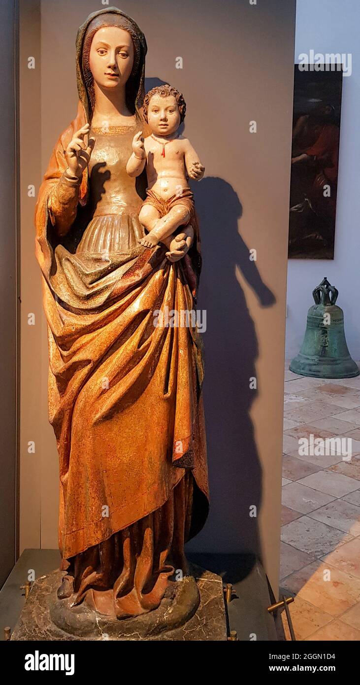 Madonna dell'Idria, Une sculpture avec la Vierge Marie tenant le bébé Jésus dans ses bras, cathédrale Saint-Andrew, côte amalfitaine, Italie Banque D'Images