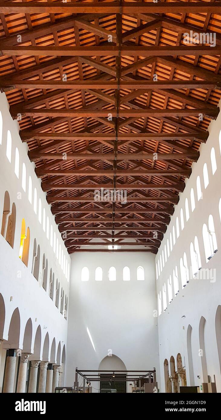 La structure de plafond avec des poutres de la cathédrale St Andrew, côte  amalfitaine, Italie Photo Stock - Alamy