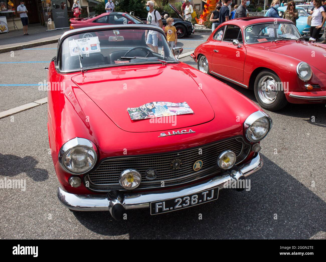 Voitures anciennes à PRAZ-SUR-ARLY : Simca Océane cabriolet 1960 Banque D'Images