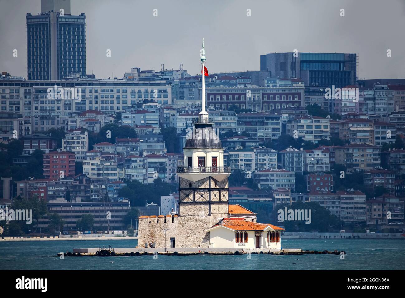 Maidens Tower dans le détroit du Bosphore, la Ville d'Istanbul, Turquie Banque D'Images