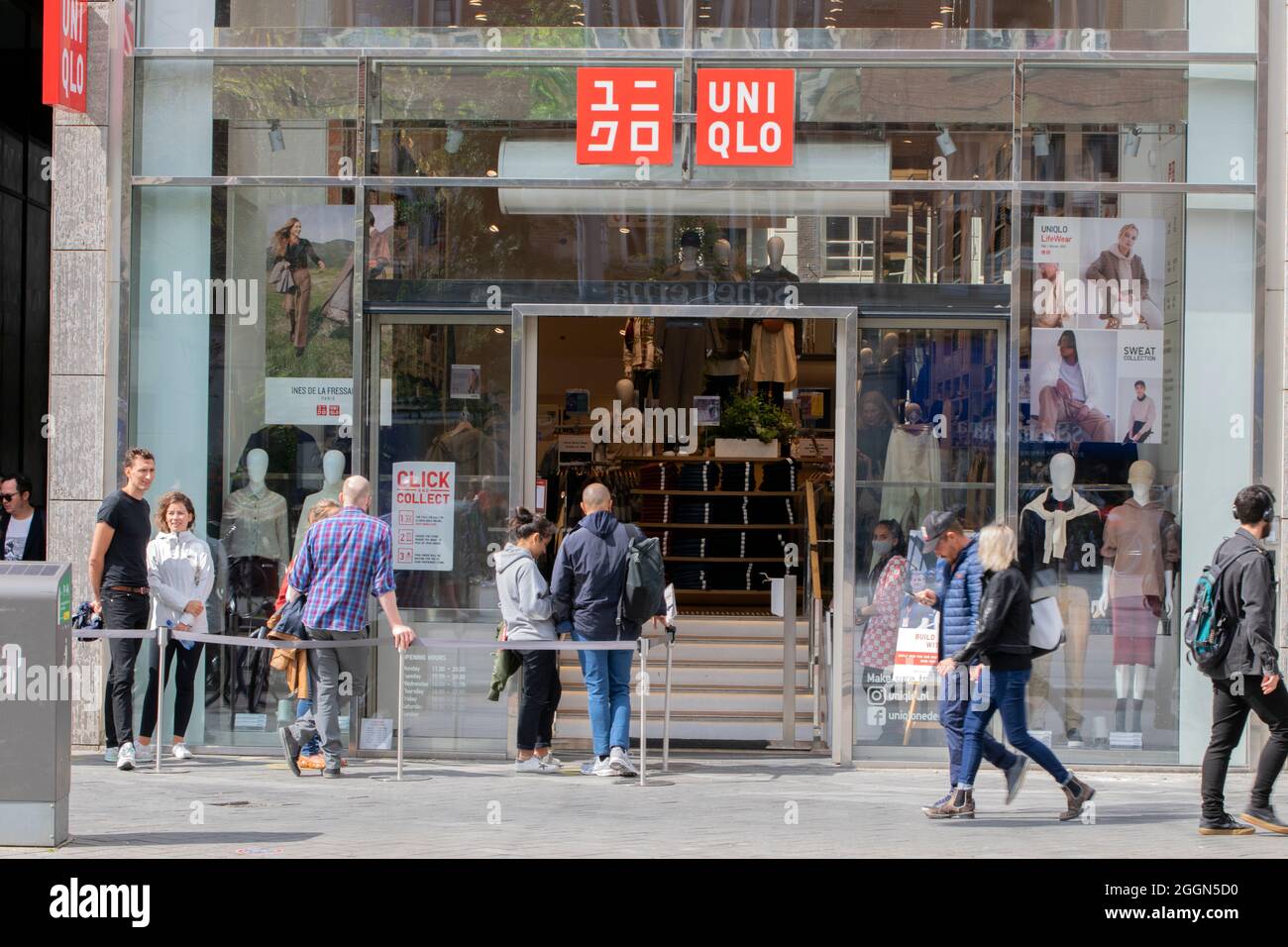 Uniqlo Fashion Store à Amsterdam, pays-Bas 28-8-2021 Photo Stock - Alamy