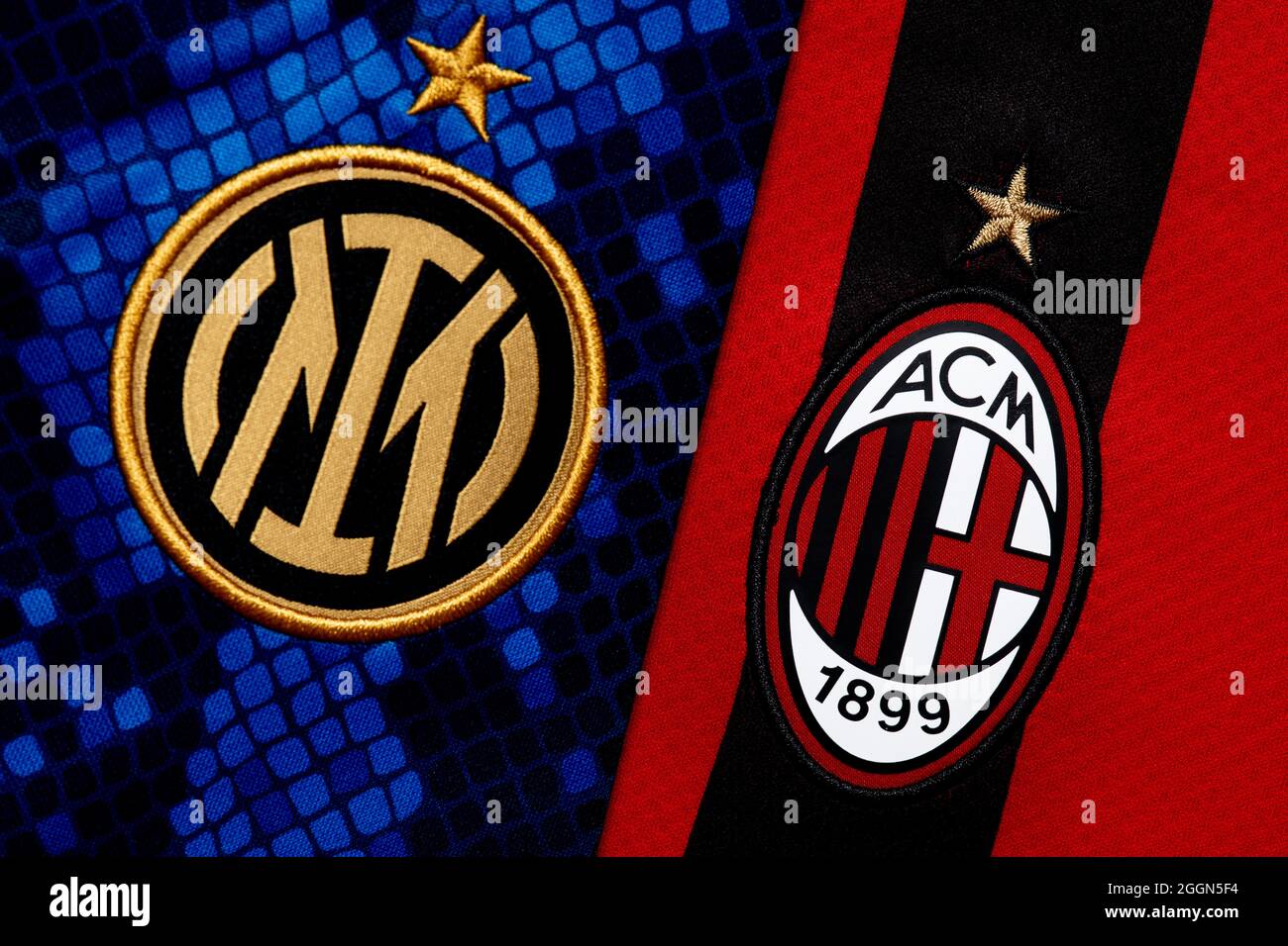 Gros plan de l'écusson de l'AC Milan et de l'Inter-club. Banque D'Images Gros plan de l'écusson de l'AC Milan et de l'Inter-club. Banque D'Images
