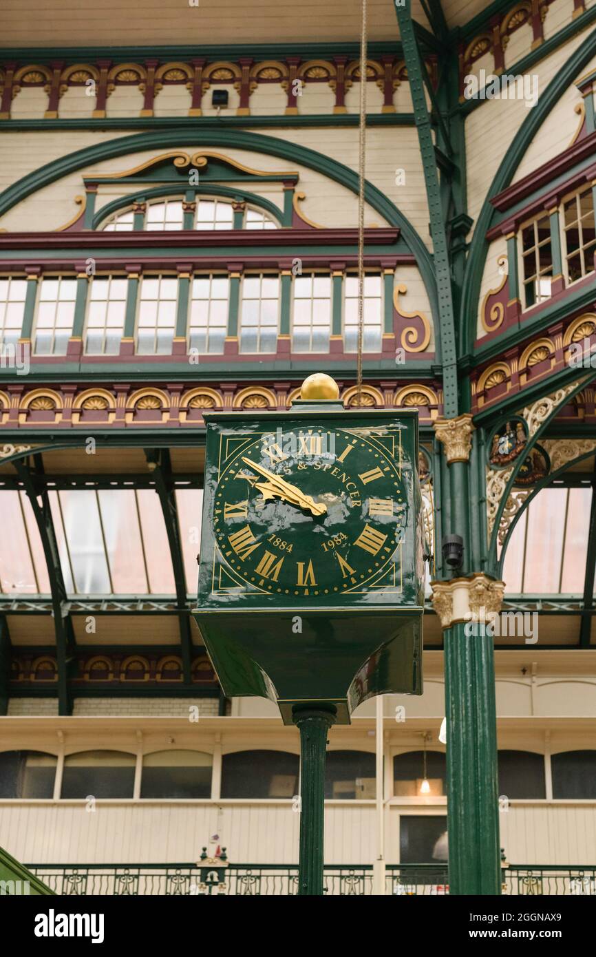 Marks and Spencer horloge commémorative Kirkgate Market Leeds West Yorkshire Angleterre Royaume-Uni Banque D'Images