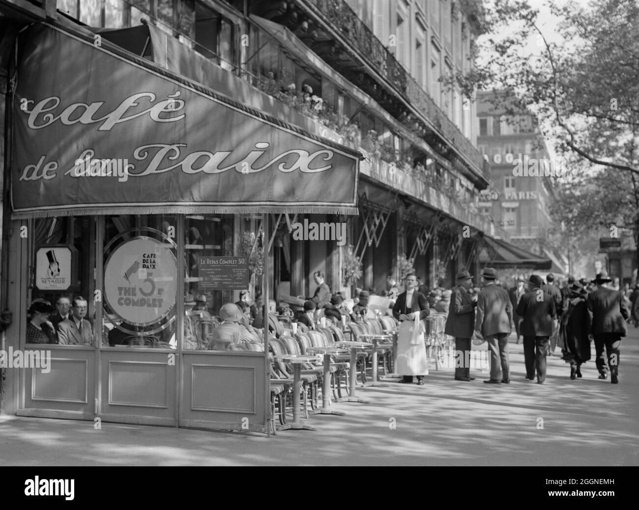 Café de la paix, boulevard des Capucines. Musée : COLLECTION PRIVÉE. Auteur: Willem van de Poll. Banque D'Images