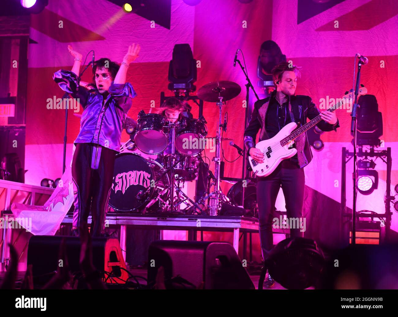 Fort Lauderdale, Floride, États-Unis. 1er septembre 2021. Luke Spiller, Gethin Davies et Jed Elliott des Struts se sont produits à Revolution Live le 1er septembre 2021 à fort Lauderdale, en Floride. Crédit : Mpi04/Media Punch/Alamy Live News Banque D'Images