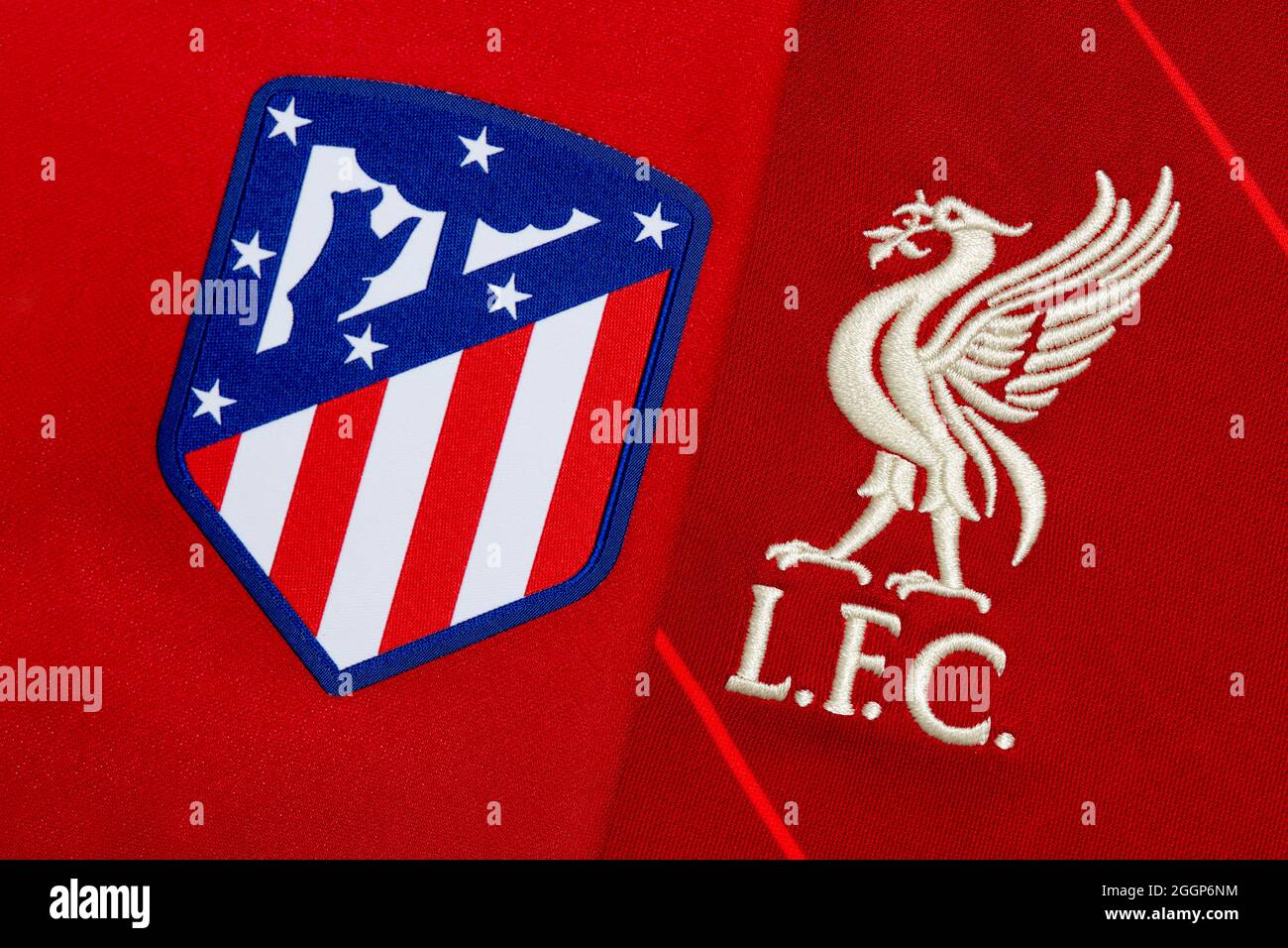 Gros plan de l'écusson du club Atletico Madrid et Liverpool FC. Banque D'Images