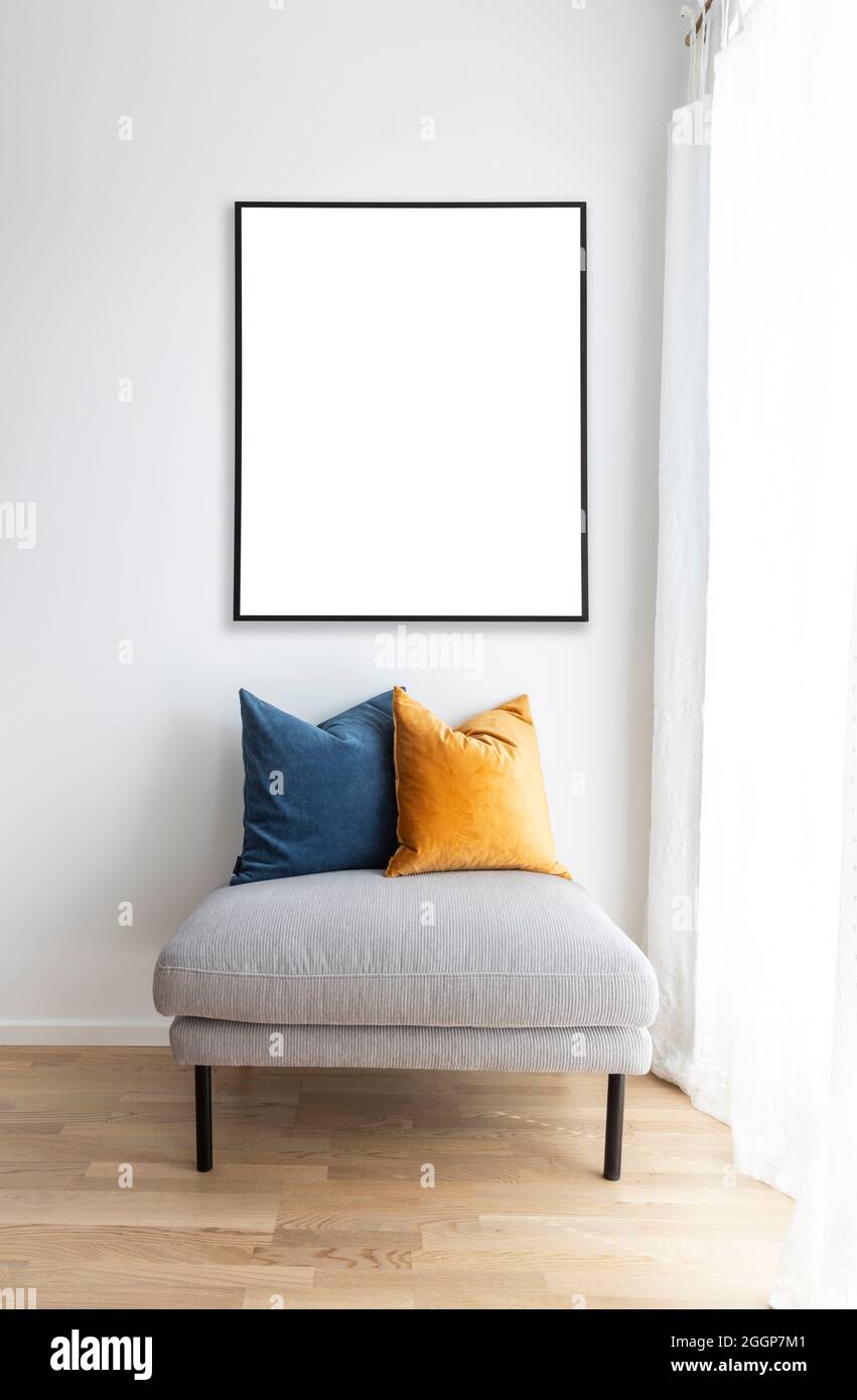 Intérieur moderne et lumineux avec cadre en forme de maquette. Banque D'Images