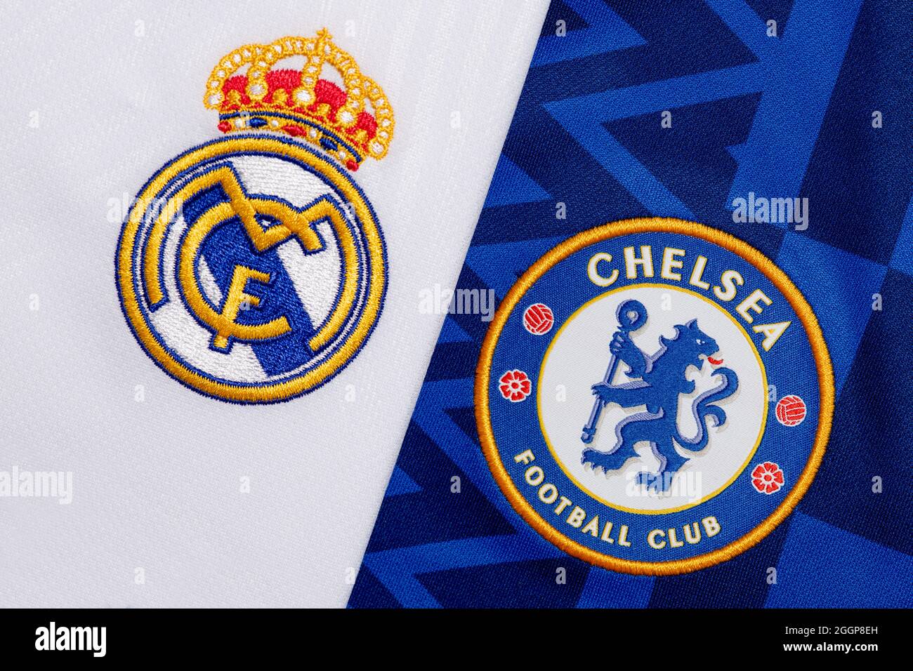 Gros plan sur l'écusson du club Real Madrid & Chelsea FC. Banque D'Images