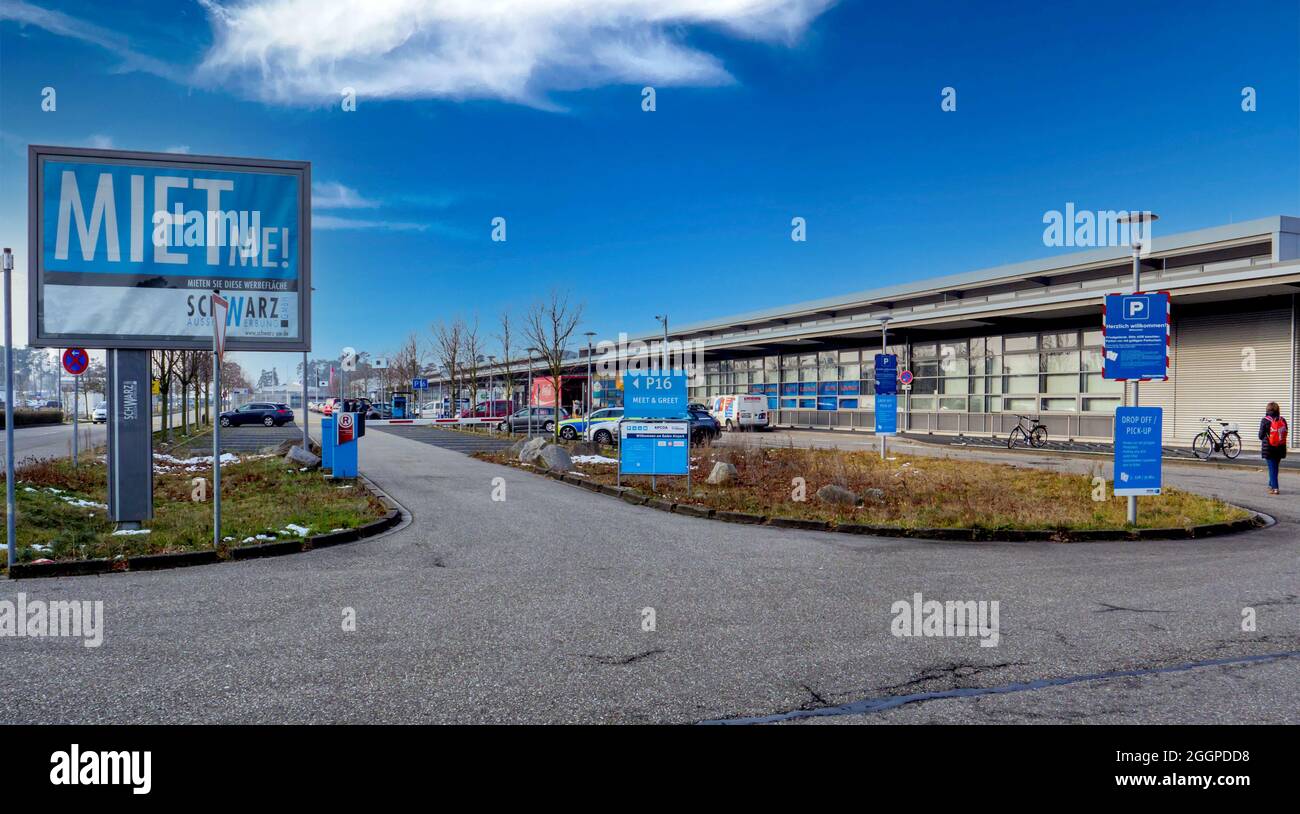 Entrée principale du parking de Flughafen Karlsruhe Baden-Baden Photo Stock  - Alamy
