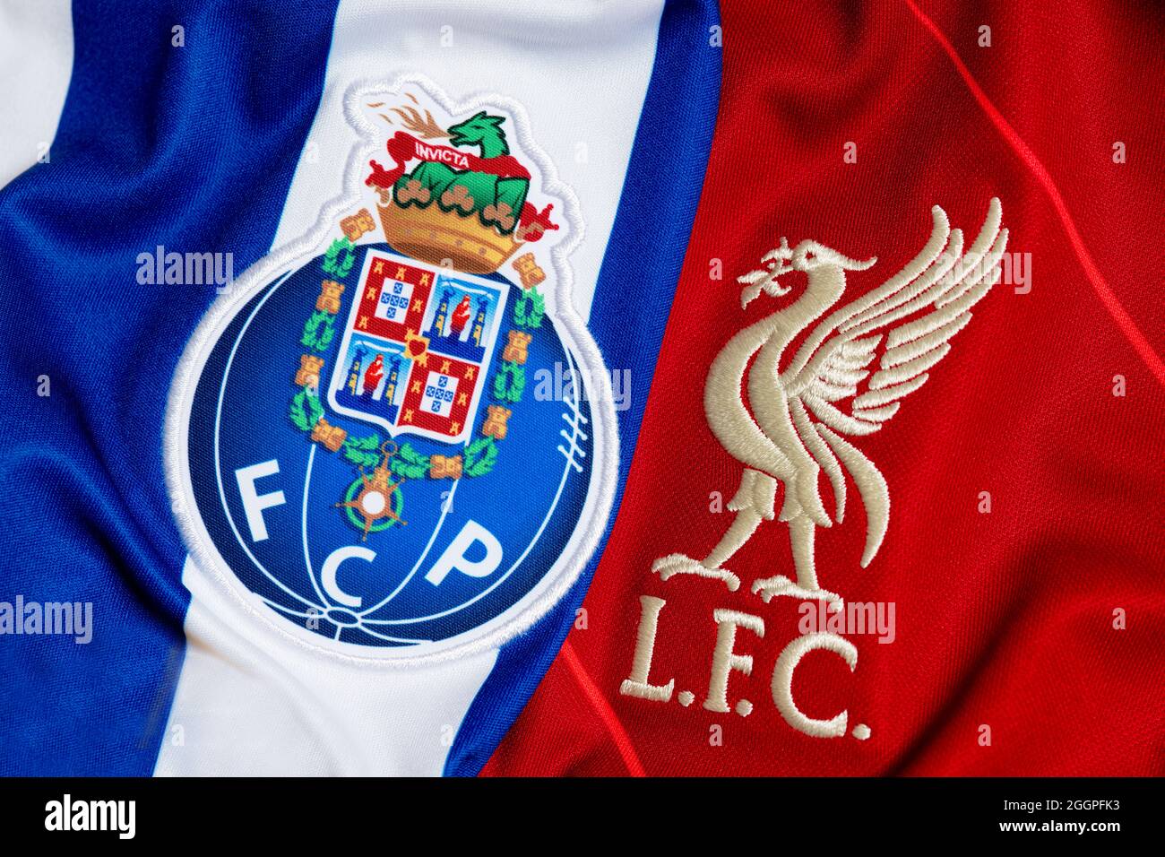 Gros plan sur l'écusson du club FC Porto et Livepool FC. Banque D'Images