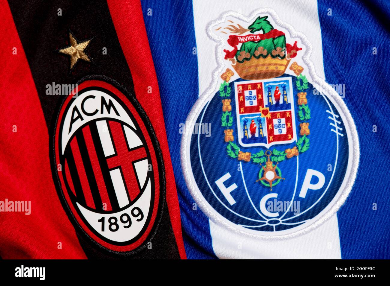 Gros plan sur l'écusson du club de football AC Milan et FC Porto. Banque D'Images