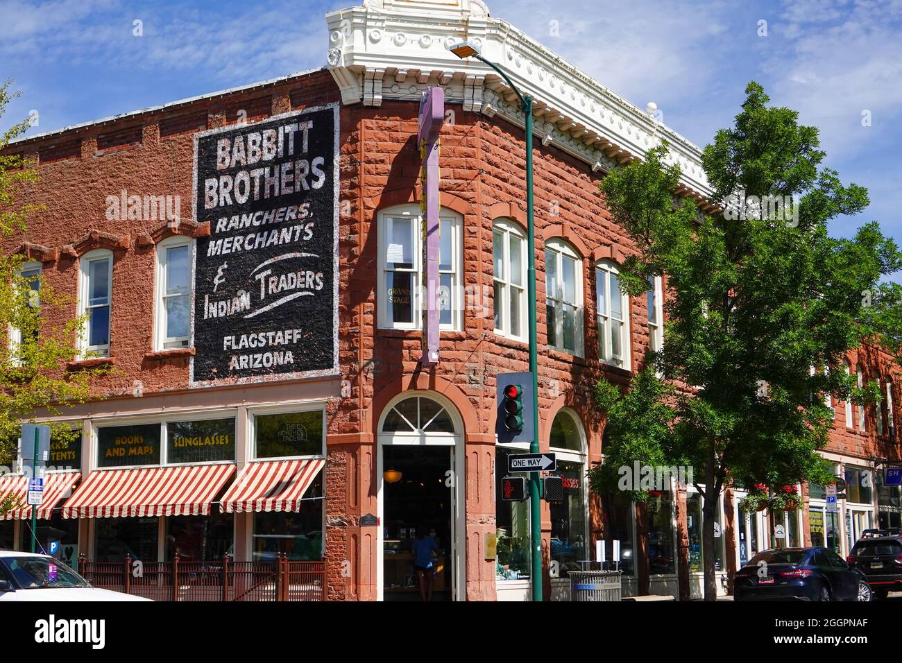 Historique Babbit Brothers, est 1888, avec ranchers, marchands, et Indian Traders panneau, N. San Francisco Street, centre-ville de Flagstaff, Arizona, États-Unis. Banque D'Images