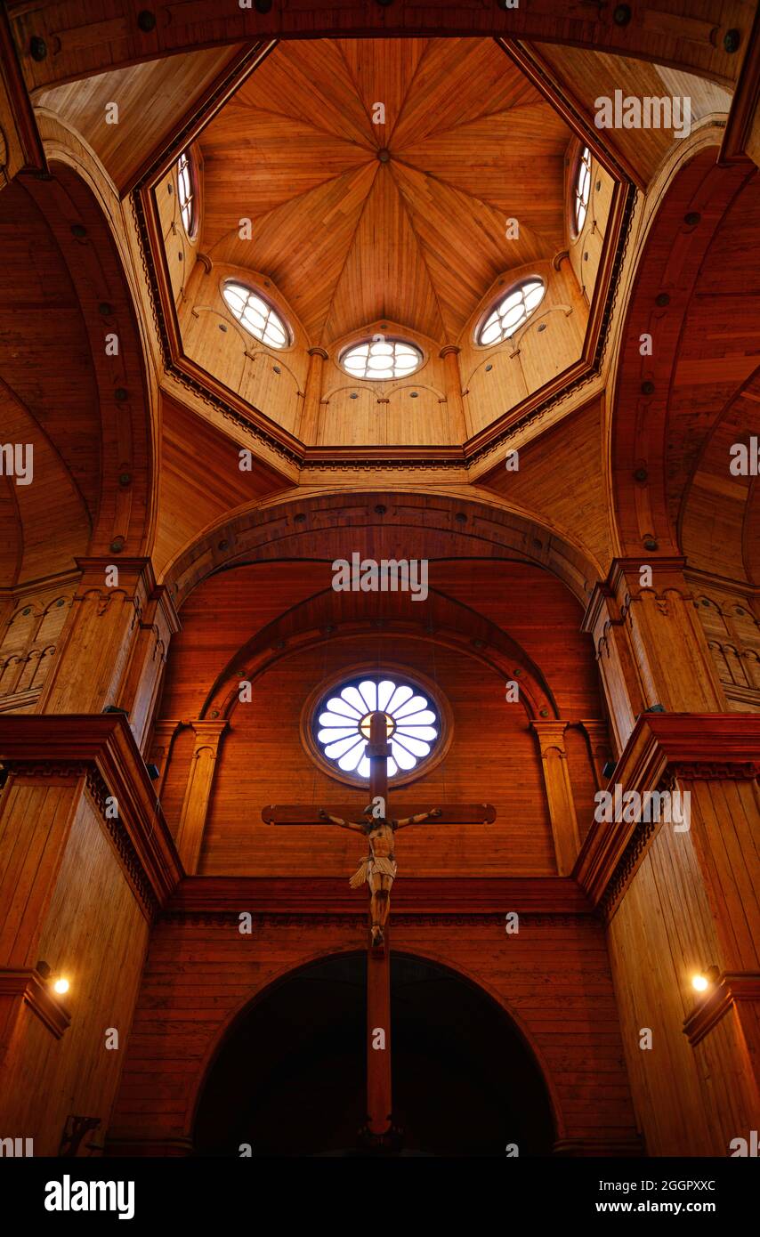 Intérieur en bois de l'église de San Francisco, Castro, île Chiloe, Chili. Banque D'Images