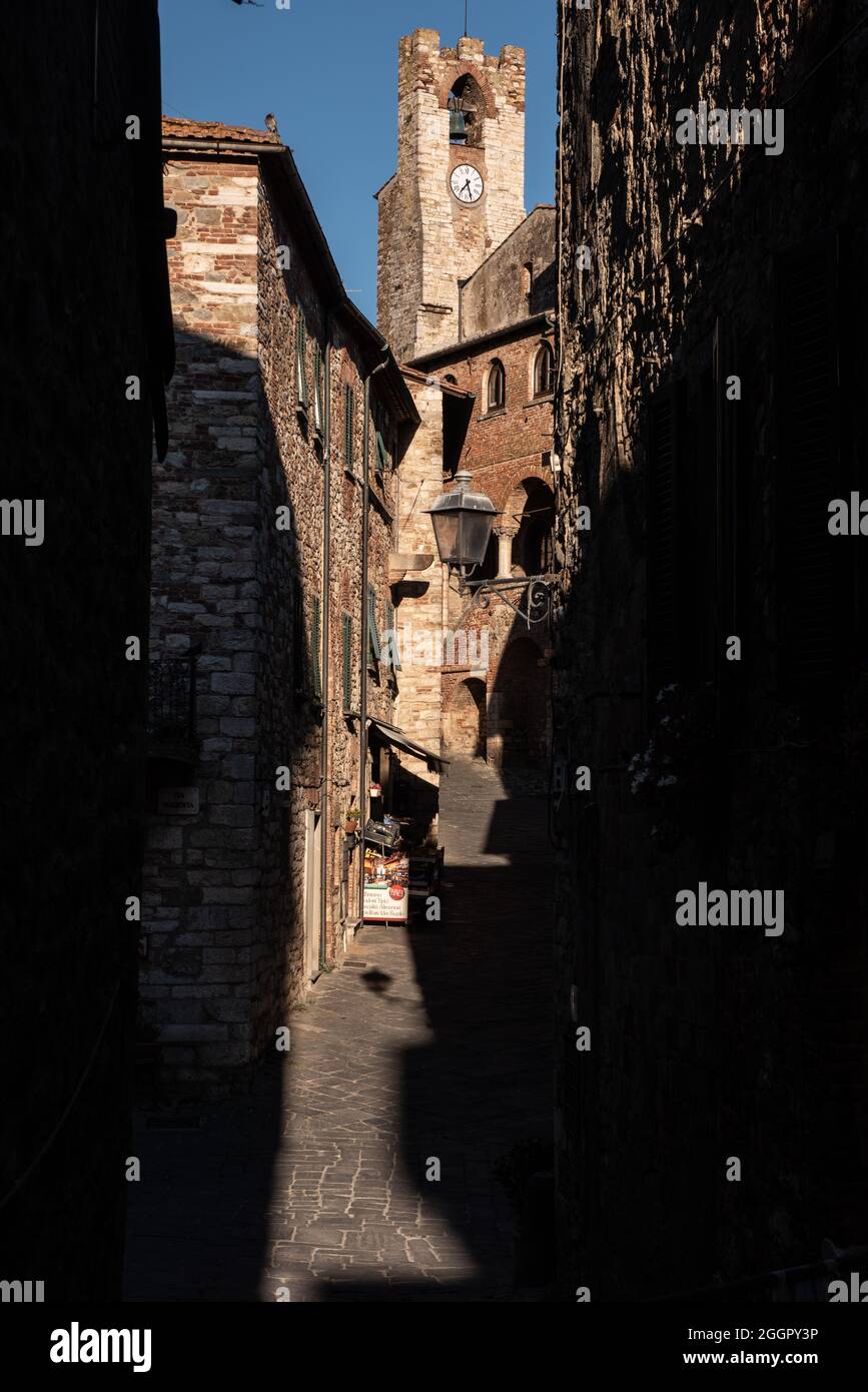 Suvereto. Dans le village. Banque D'Images