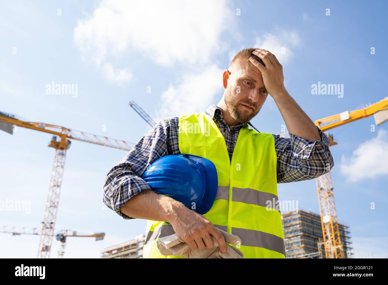 Triste travailleur en construction. Contrarié la frustration des Foreman Banque D'Images