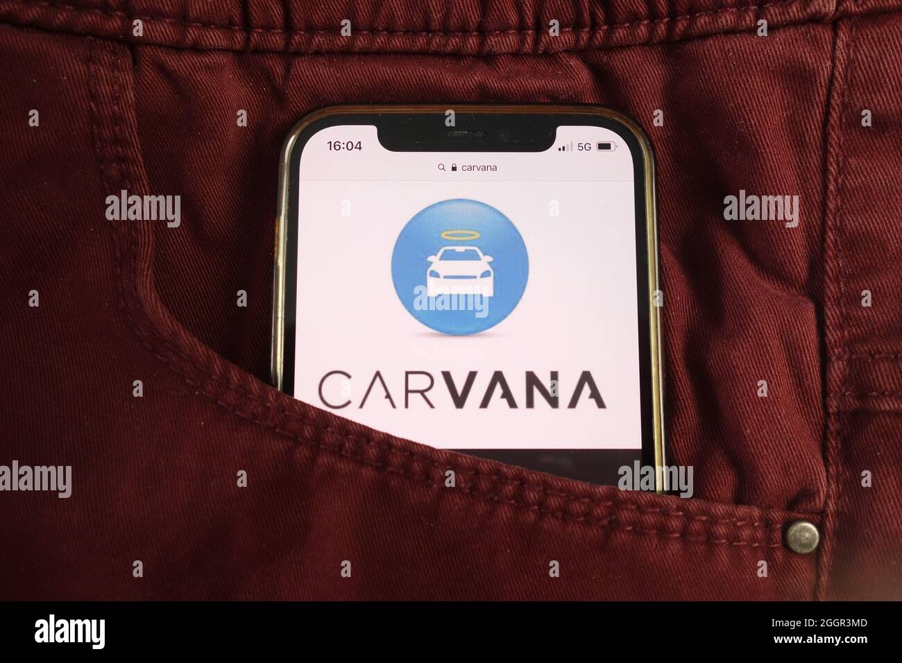 KONSKIE, POLOGNE - 17 août 2021 : logo de la société Carvana affiché sur le téléphone mobile Banque D'Images