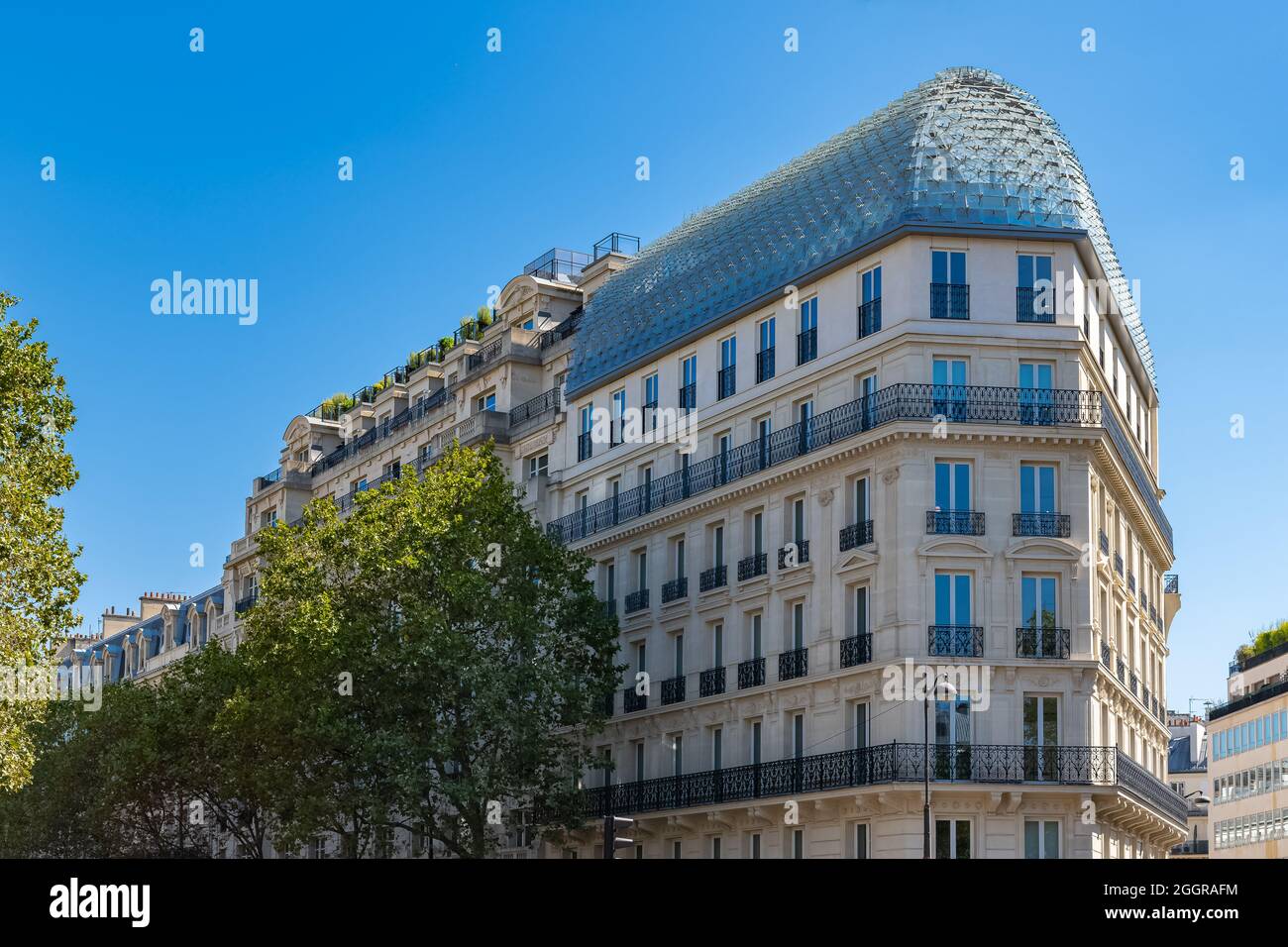 Paris, bâtiment typique du boulevard Haussmann, dans un quartier de luxe Banque D'Images