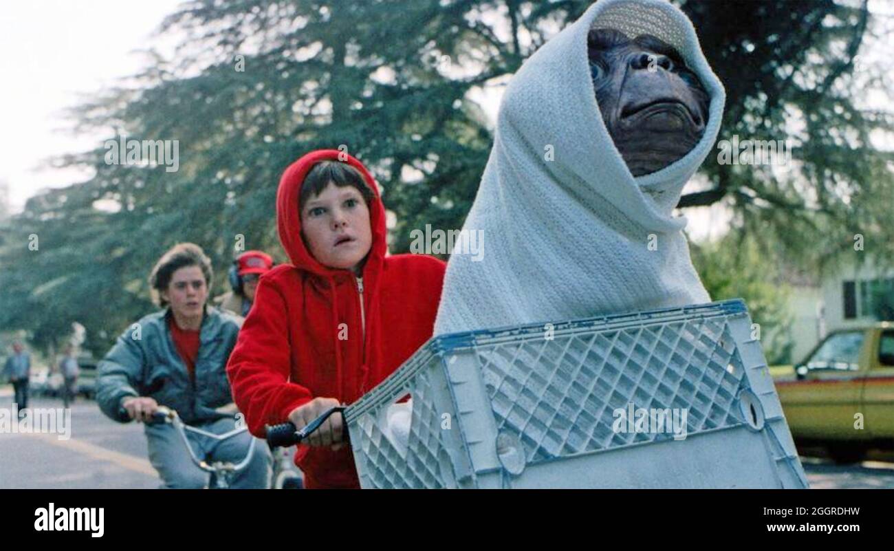 E.T. 1982 Universal Studios film avec Pat Welsh sous les n° E, T< et Henry Thomas Banque D'Images