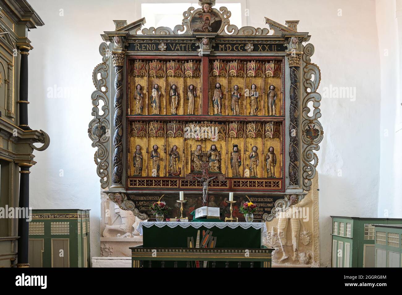 Gudow, Allemagne, 13 novembre 2020 : autel sculpté médiéval sous l'influence du maître Bertram dans l'église Sainte Marie de Gudow, Schleswig-Holstein, se Banque D'Images