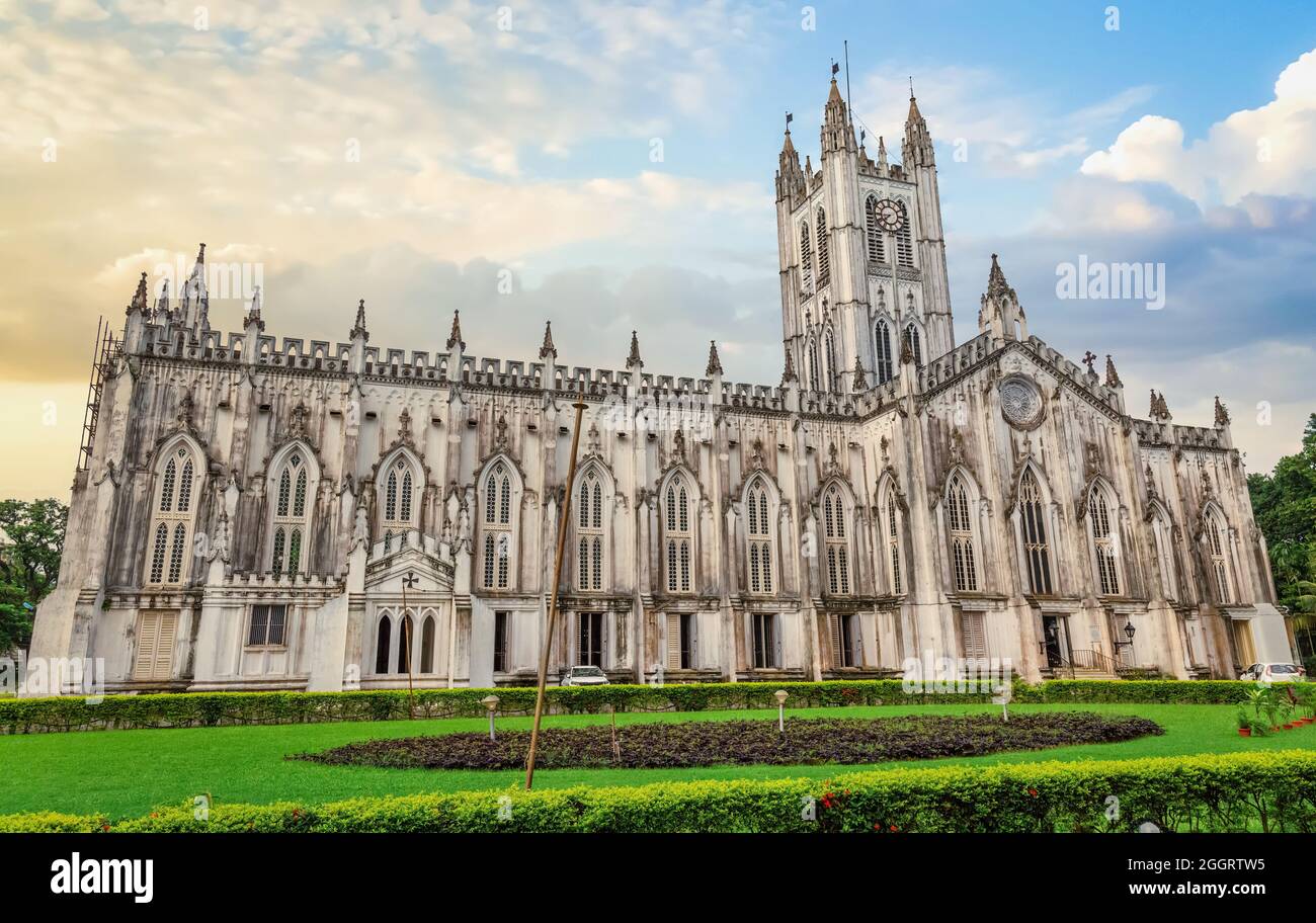 Ancienne église de la cathédrale Saint-Paul construite en 1847 dans le style gothique de l'architecture coloniale à Kolkata, Inde Banque D'Images