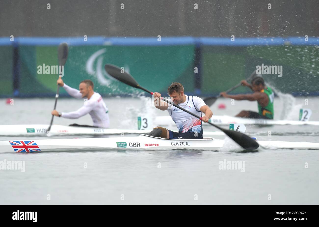Robert Oliver, en Grande-Bretagne, est en compétition dans le kayak individuel pour hommes 200m - KL3 semi-finale 1 à la voie navigable de la forêt marine pendant le dixième jour des Jeux paralympiques de Tokyo de 2020 au Japon. Date de la photo : vendredi 3 septembre 2021. Banque D'Images