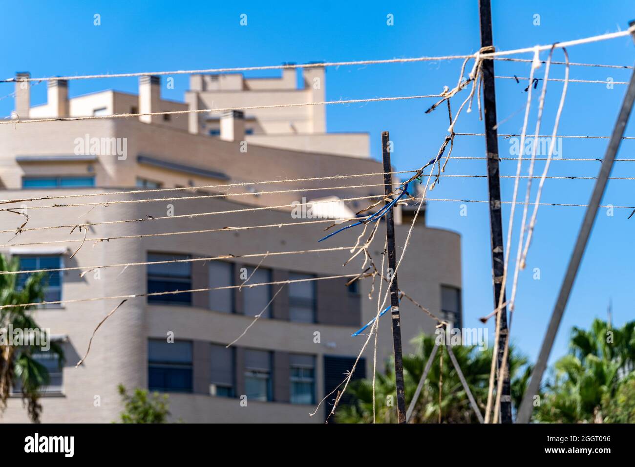 Valence, Espagne. 02 septembre 2021. Vue sur la Mascleta des Tomas pyrotechniques. Un Mascleta est un coup pyrotechnique qui forme une composition très bruyante et rythmée qui est tiré avec des motifs festifs dans les places et les rues, habituellement pendant la journée; il est typique de la Communauté Valencienne. Le festival Fallas aura lieu du 1er au 5 septembre avec des restrictions sanitaires. (Photo de Xisco Navarro/SOPA Images/Sipa USA) crédit: SIPA USA/Alay Live News Banque D'Images