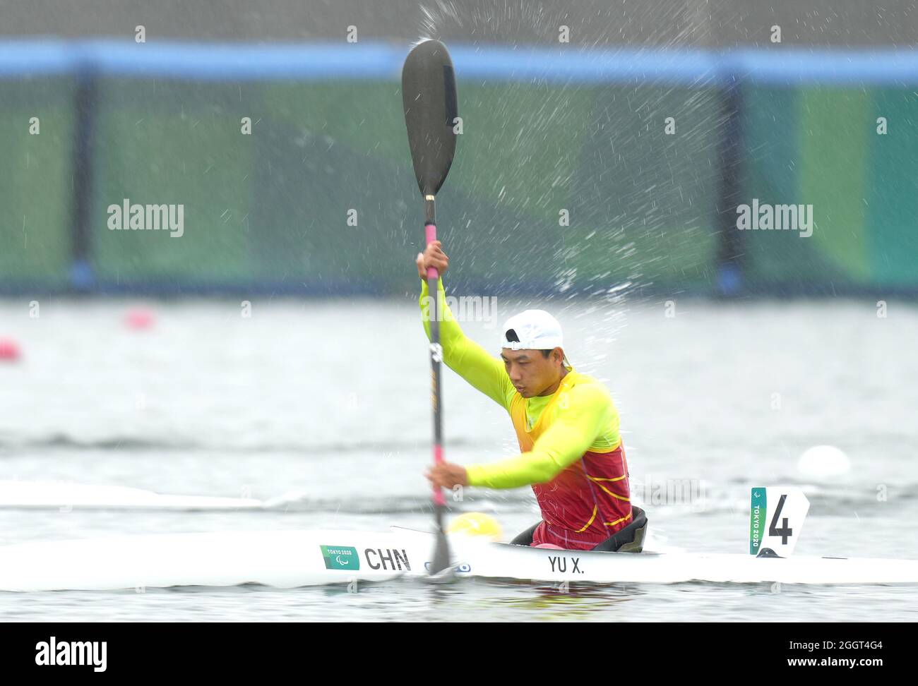 Le Xiaowei Yu de la Chine participe à la compétition individuelle de kayak pour hommes 200m - KL1 demi-finale 1 sur la voie navigable de la forêt marine, au cours du dixième jour des Jeux paralympiques de Tokyo de 2020 au Japon. Date de la photo : vendredi 3 septembre 2021. Banque D'Images