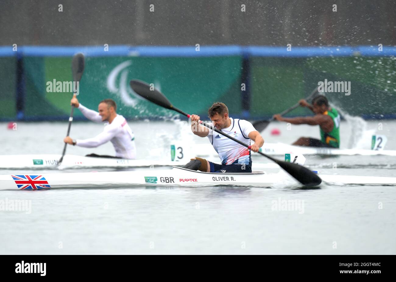 Robert Oliver, en Grande-Bretagne, est en compétition dans le kayak individuel pour hommes 200m - KL3 semi-finale 1 à la voie navigable de la forêt marine pendant le dixième jour des Jeux paralympiques de Tokyo de 2020 au Japon. Date de la photo : vendredi 3 septembre 2021. Banque D'Images