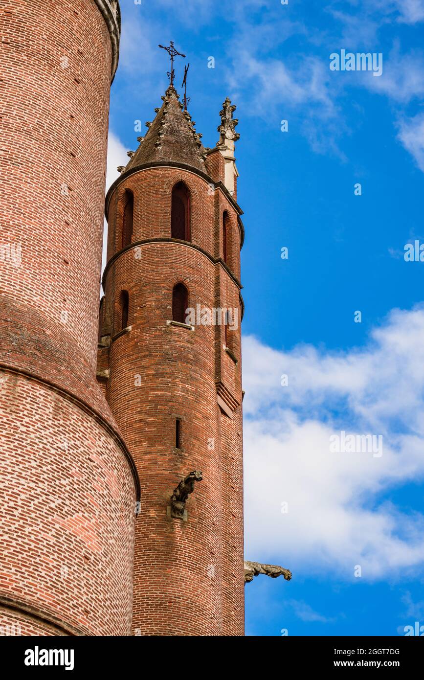 Albi, France. Vue verticale du monument médiéval gothique de la cathédrale Sainte-Cecile d'Albi. Banque D'Images