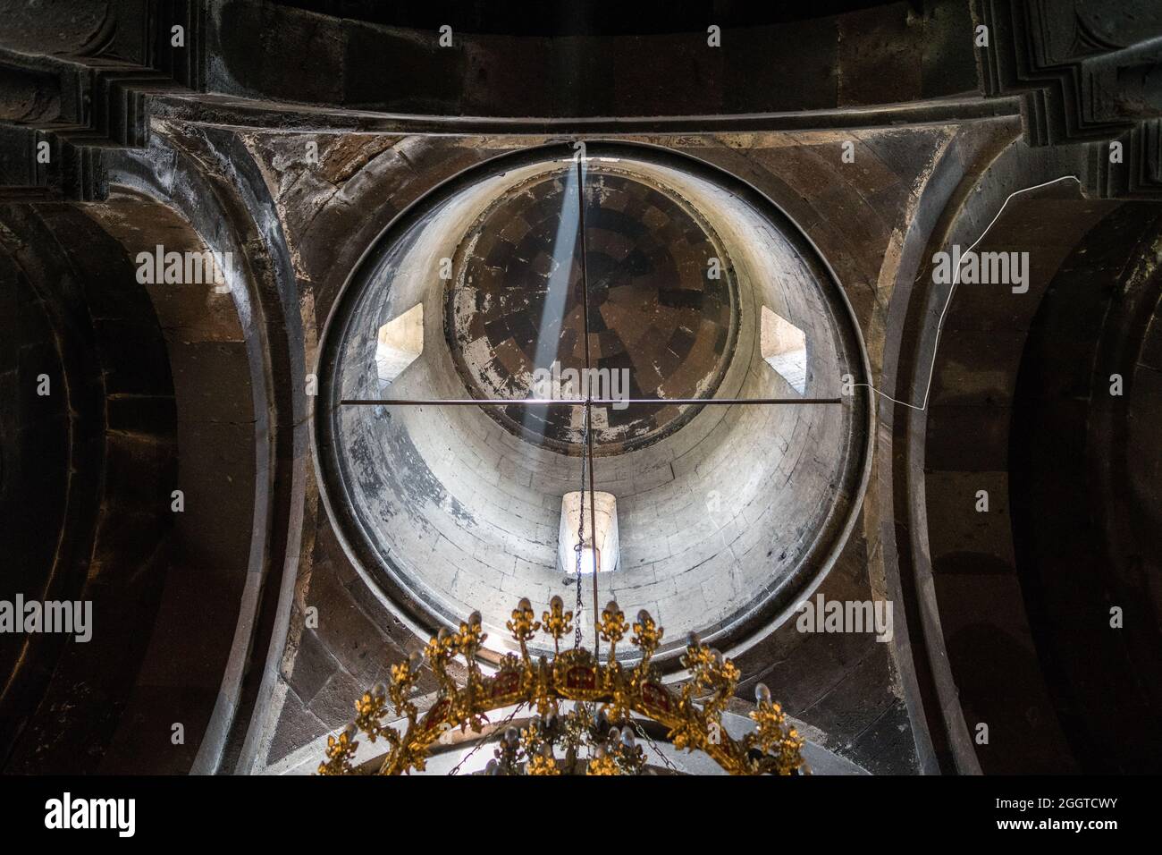 Complexe monastique arménien du XIIIe siècle Saghmosavank situé dans la province d'Aragatsotn en Arménie. Banque D'Images