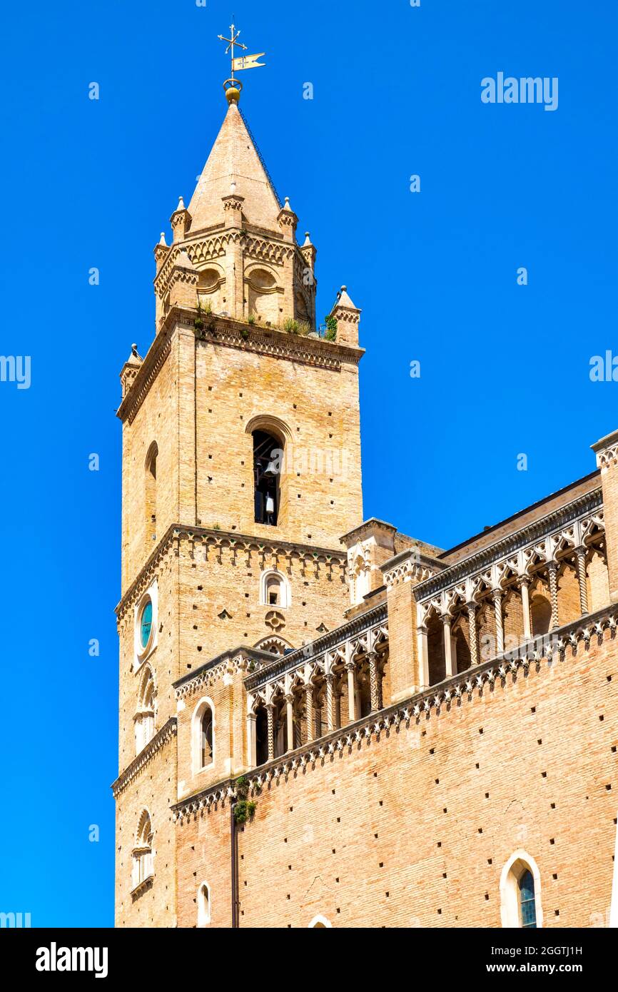 Clocher de la cathédrale de San Giustino, Chieti, Italie Banque D'Images