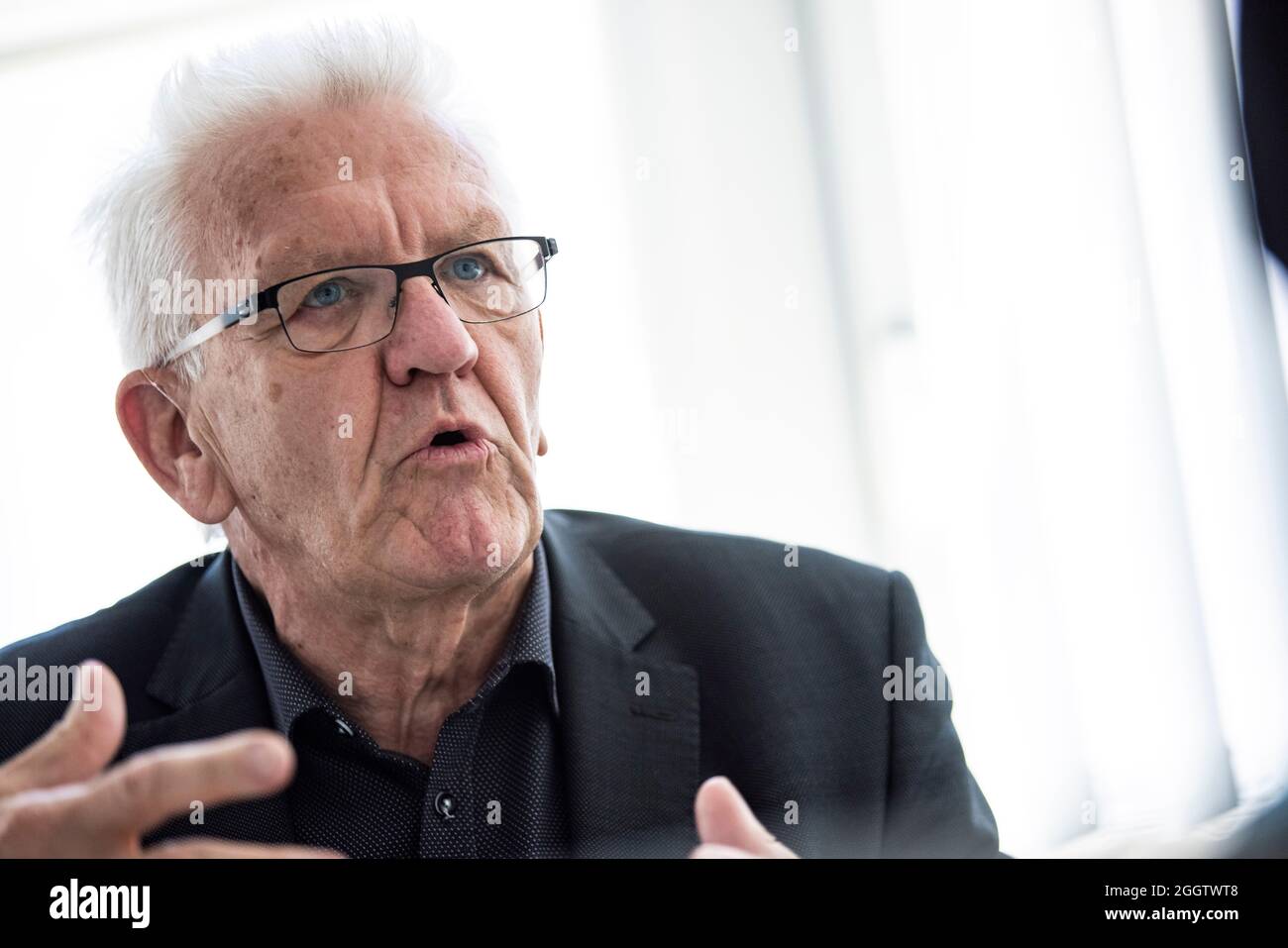 02 septembre 2021, Bade-Wurtemberg, Heidenheim: Le Premier ministre du Bade-Wurtemberg, Winfried Kretschmann (Bündnis 90/Die Grünen), donne une interview à la Deutsche presse-Agentur (dpa). Photo : Tom Weller/dpa Banque D'Images