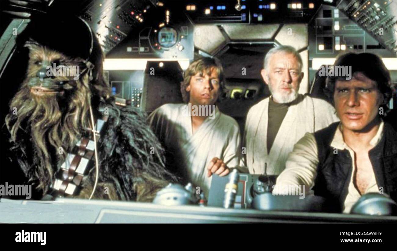STAR WARS 1977 20th Century Fox film avec de gauche: Peter Mayhew comme Chewbacca, Mark Hamill comme Luke Skywalker, Alec Guiness comme OBI-WAN Kenobi, Harrison Ford comme Han Solo Banque D'Images