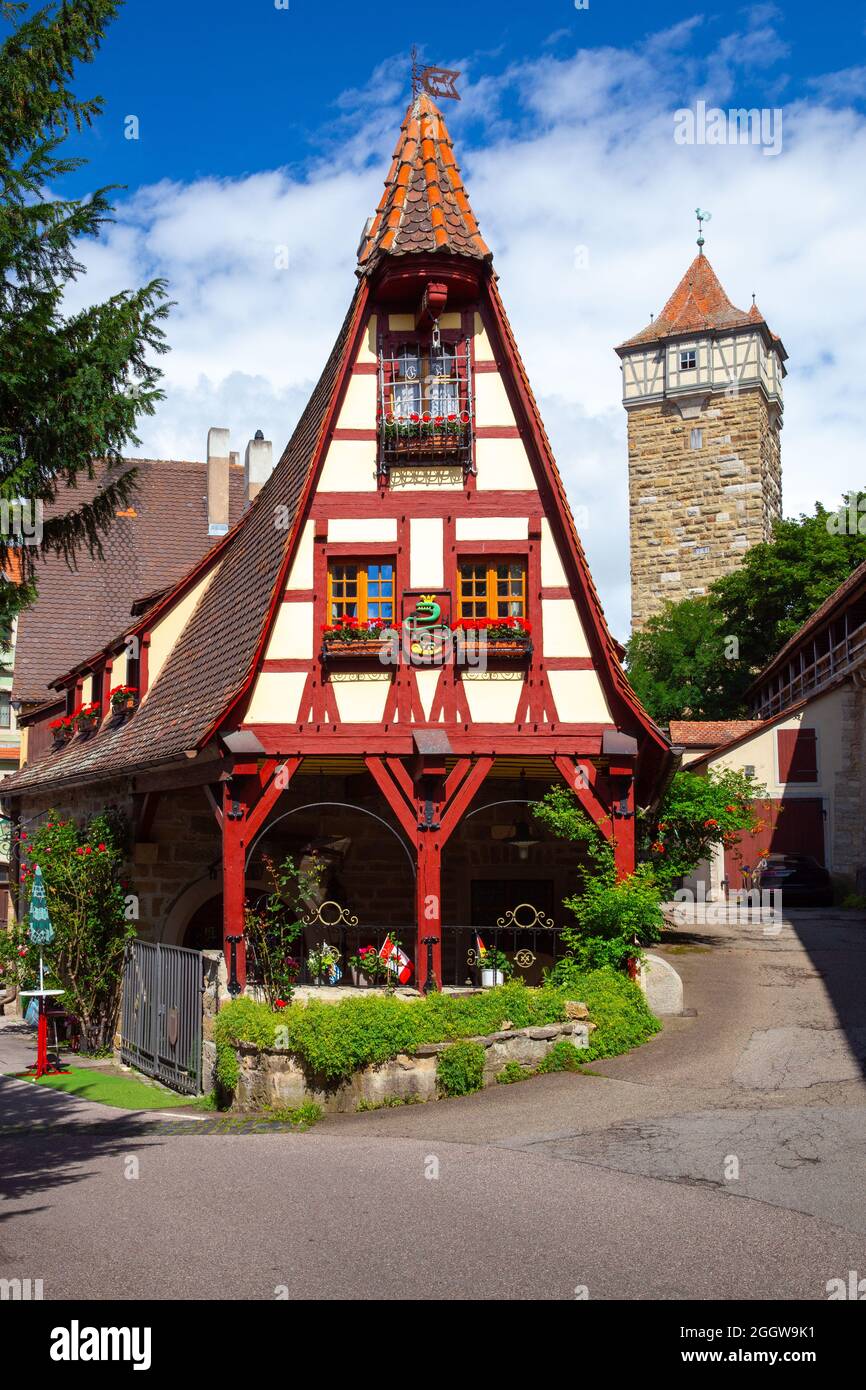 Vue sur l'ancienne forge médiévale et le mur de la forteresse. Rothenburg ob der Tauber. Bavière Allemagne. Banque D'Images